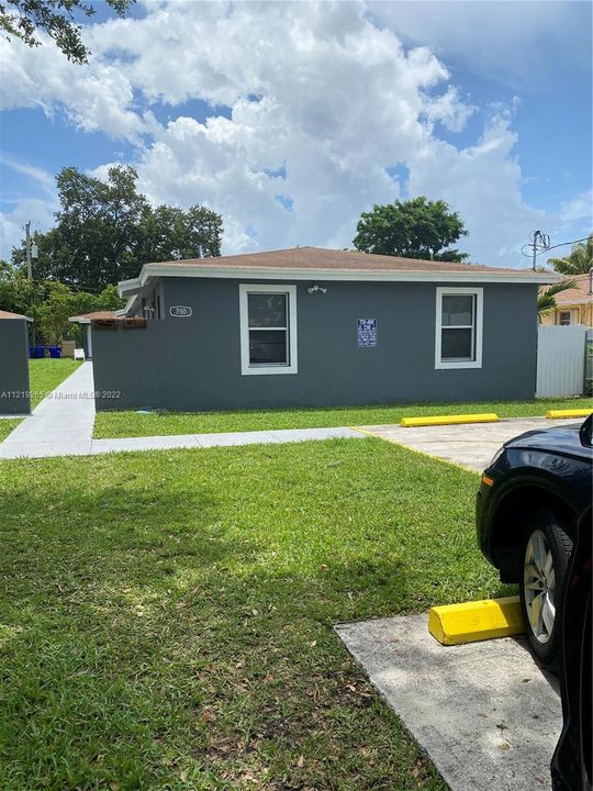 Recently Rented: $2,800 (3 beds, 2 baths, 3331 Square Feet)