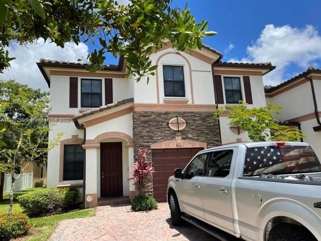 Recently Sold: $515,000 (4 beds, 2 baths, 1869 Square Feet)
