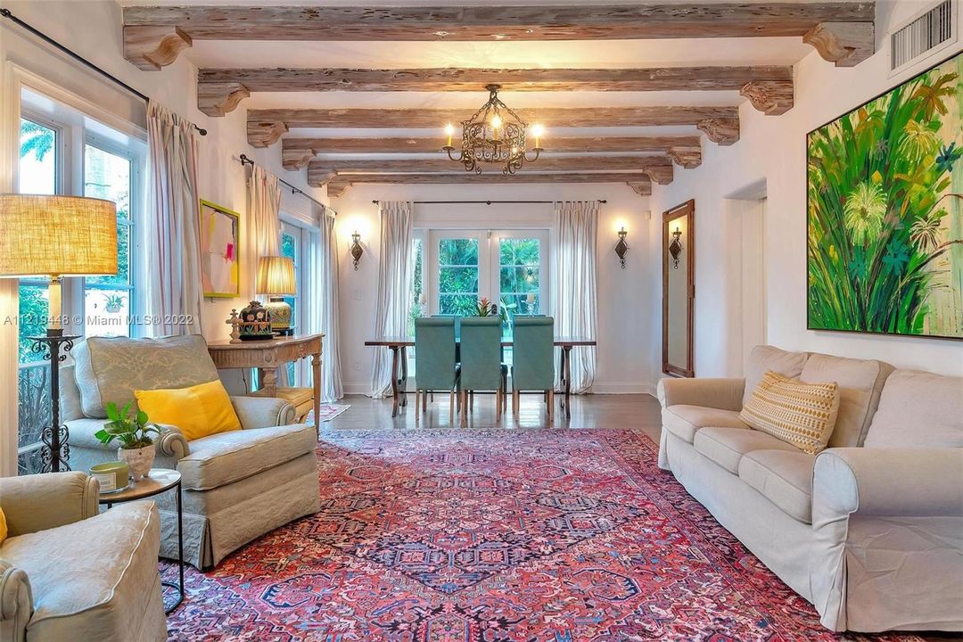 Recently Sold: $3,475,000 (5 beds, 3 baths, 4024 Square Feet)