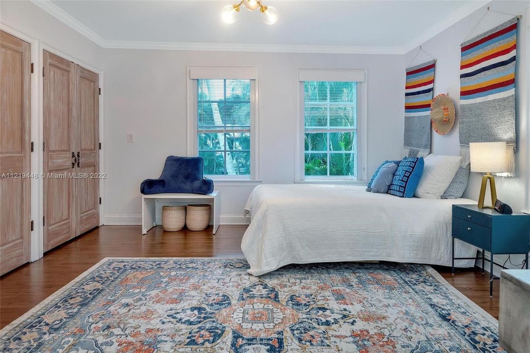 Recently Sold: $3,475,000 (5 beds, 3 baths, 4024 Square Feet)