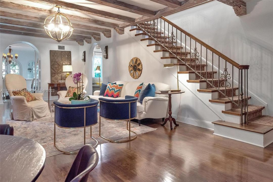 Recently Sold: $3,475,000 (5 beds, 3 baths, 4024 Square Feet)