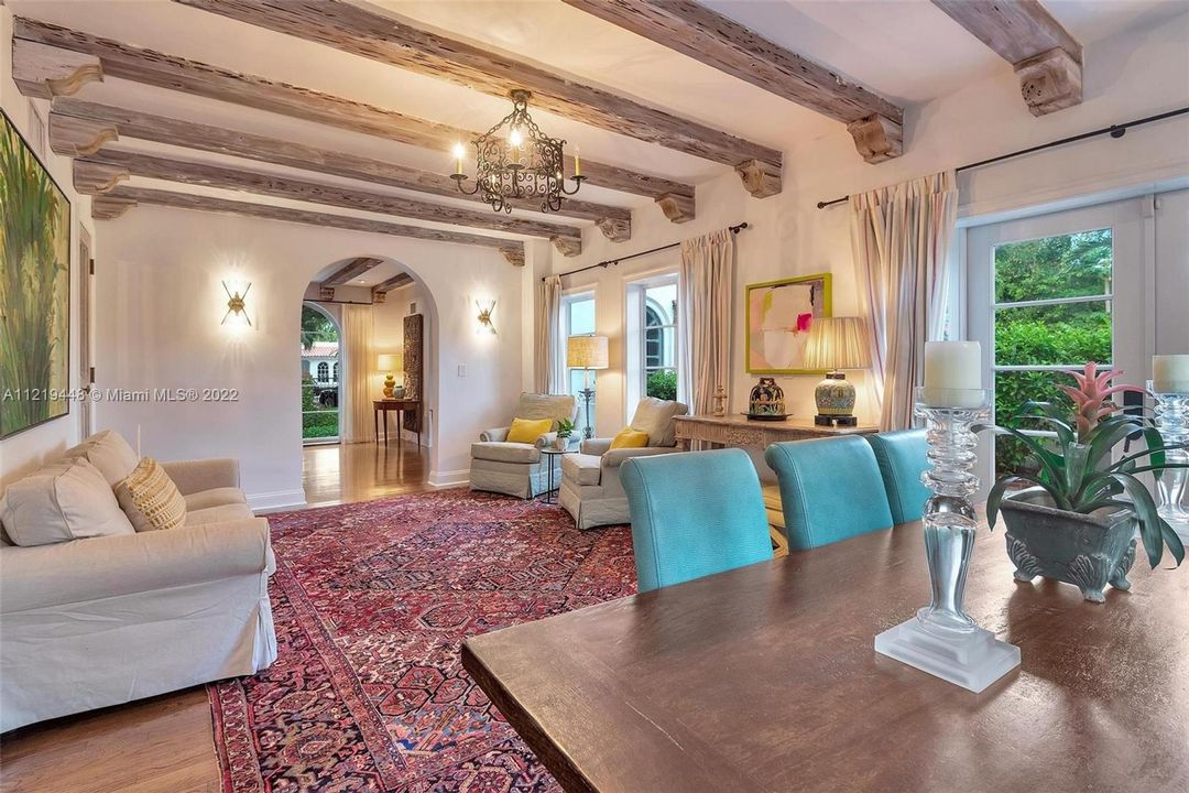 Recently Sold: $3,475,000 (5 beds, 3 baths, 4024 Square Feet)