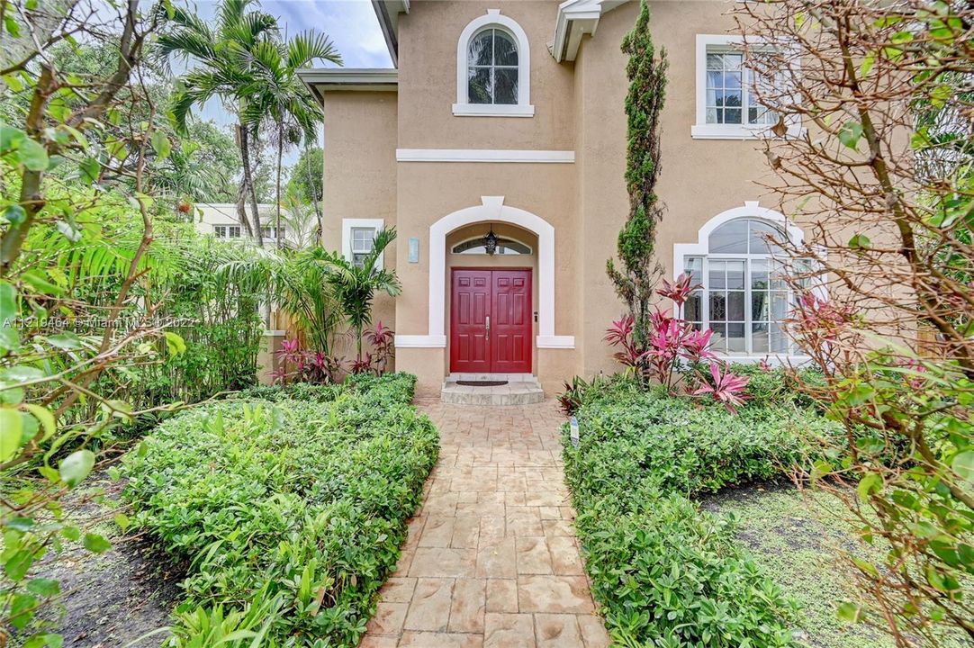 Recently Sold: $1,599,900 (4 beds, 3 baths, 2599 Square Feet)