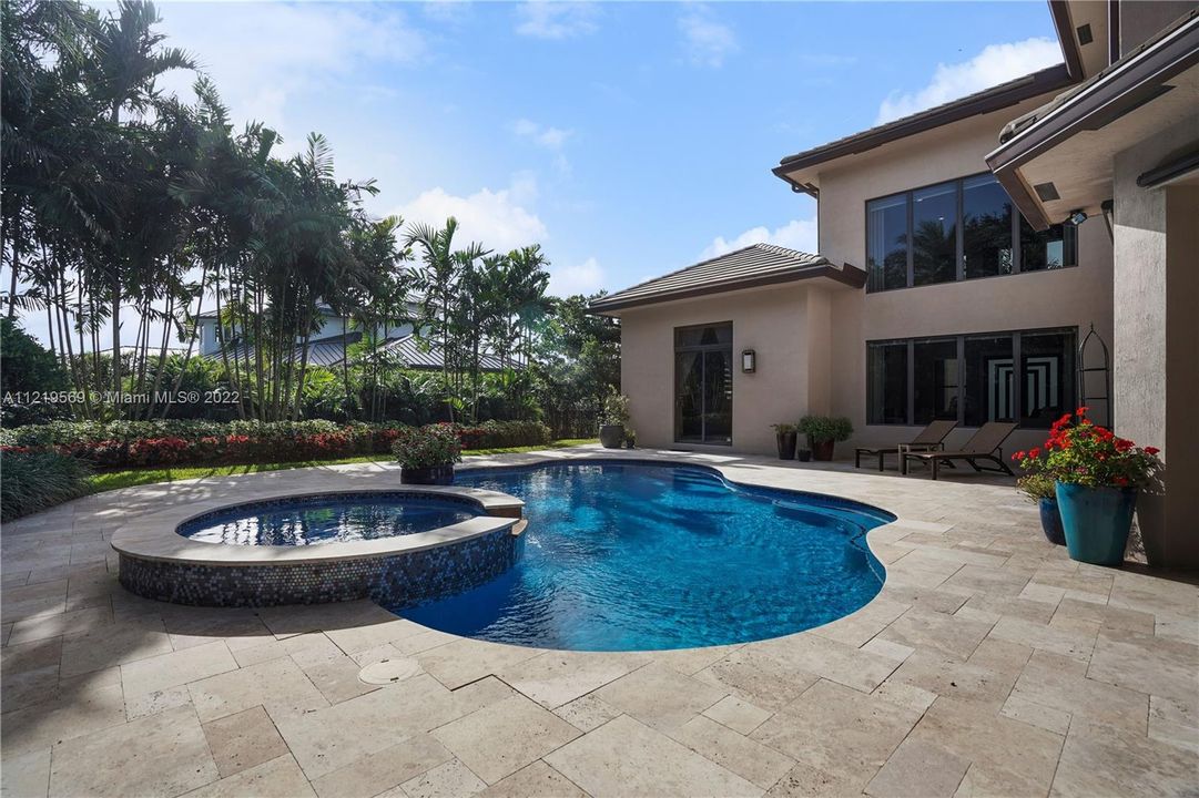 Recently Sold: $2,400,000 (5 beds, 5 baths, 4717 Square Feet)