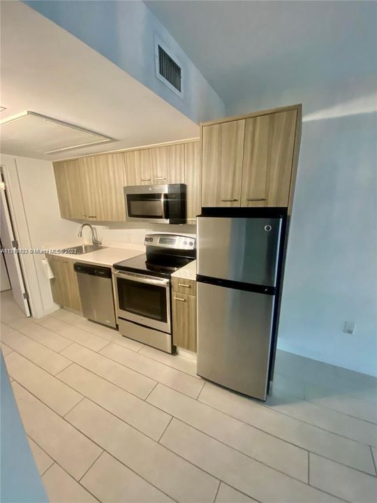 Recently Sold: $240,000 (1 beds, 1 baths, 429 Square Feet)
