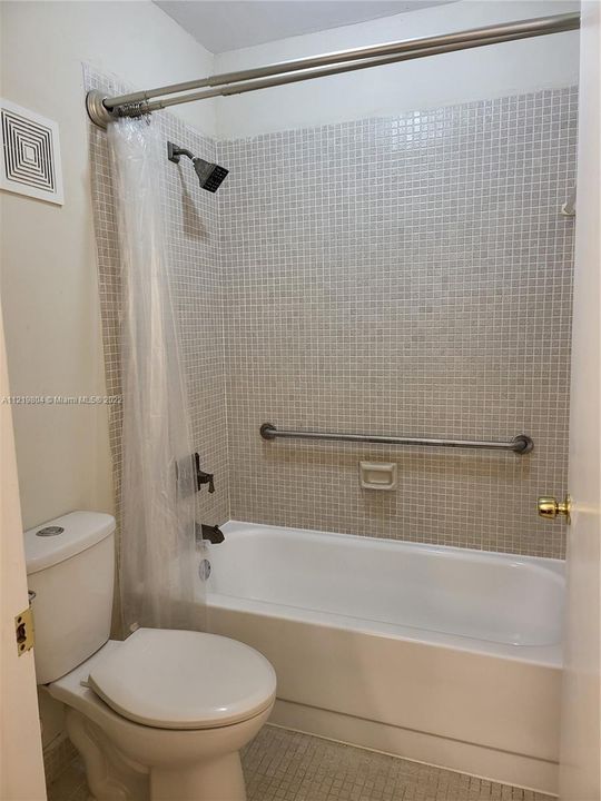 Recently Rented: $1,800 (1 beds, 1 baths, 787 Square Feet)