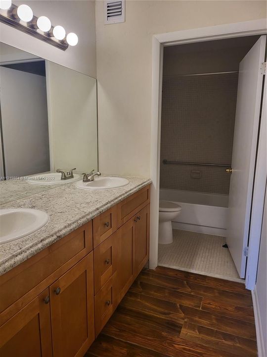 Recently Rented: $1,800 (1 beds, 1 baths, 787 Square Feet)
