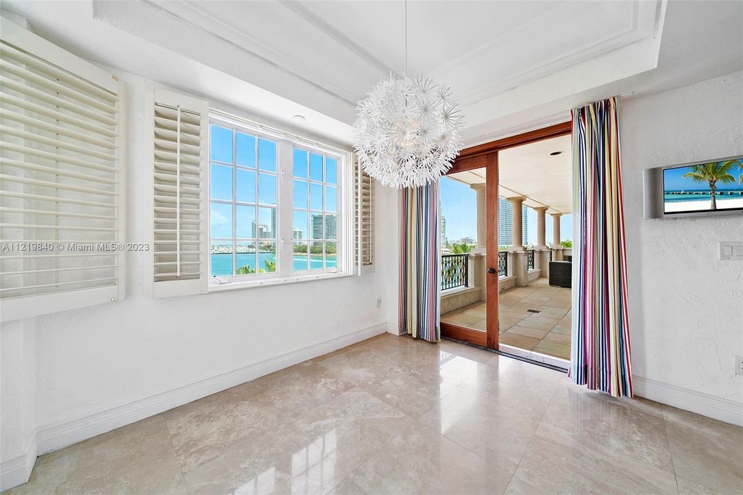 Recently Sold: $6,900,000 (3 beds, 3 baths, 3140 Square Feet)