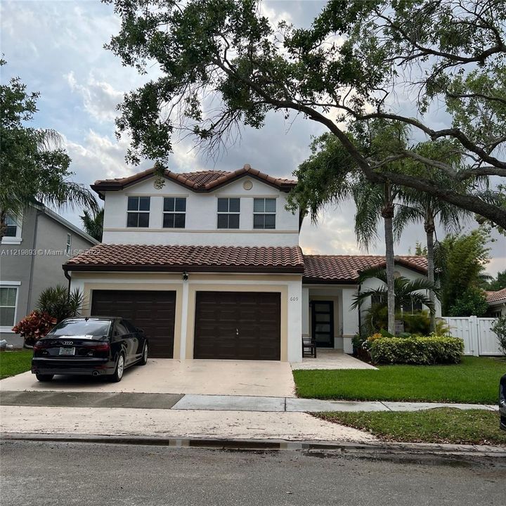 Recently Sold: $850,000 (4 beds, 2 baths, 2183 Square Feet)