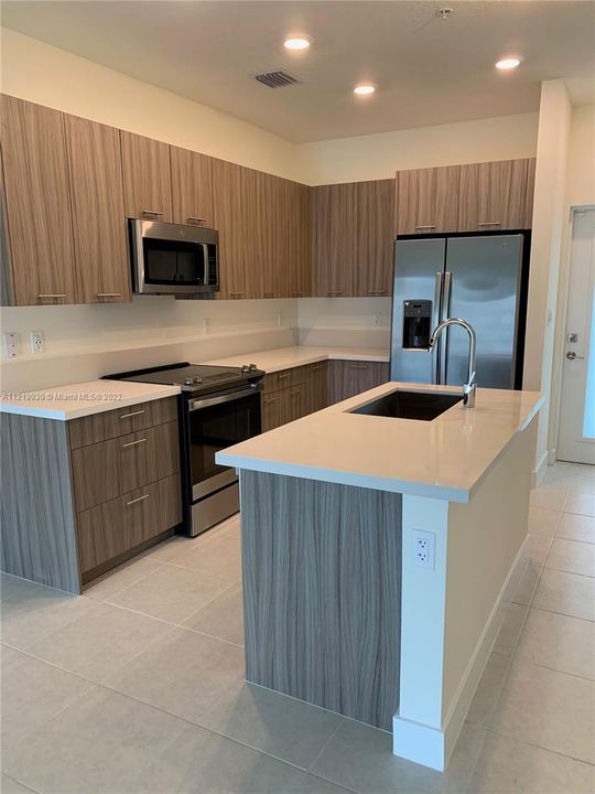 Недавно арендовано: $3,499 (3 спален, 2 ванн, 1171 Квадратных фут)