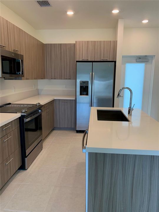 Недавно арендовано: $3,499 (3 спален, 2 ванн, 1171 Квадратных фут)