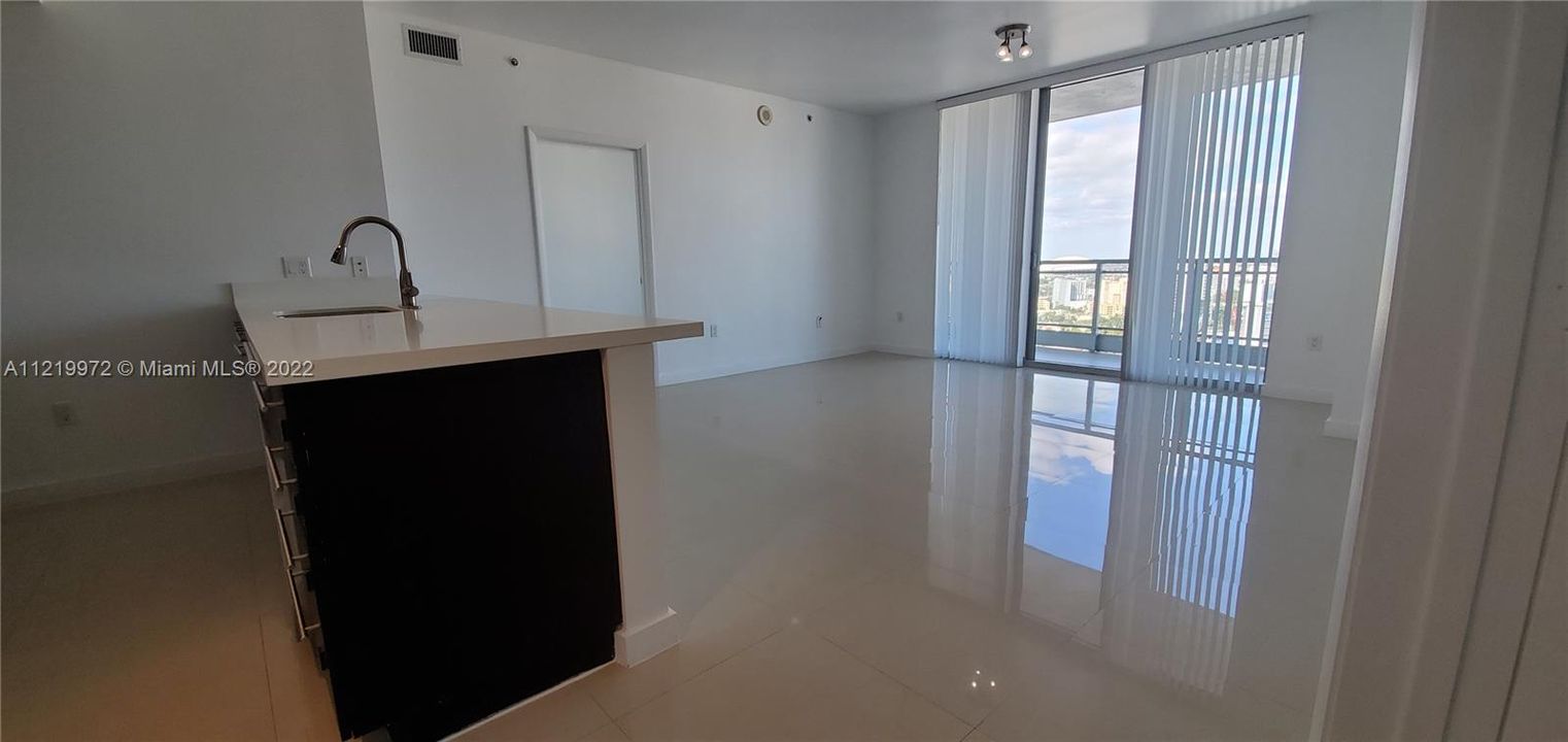 最近售出: $560,000 (2 贝兹, 2 浴室, 1079 平方英尺)