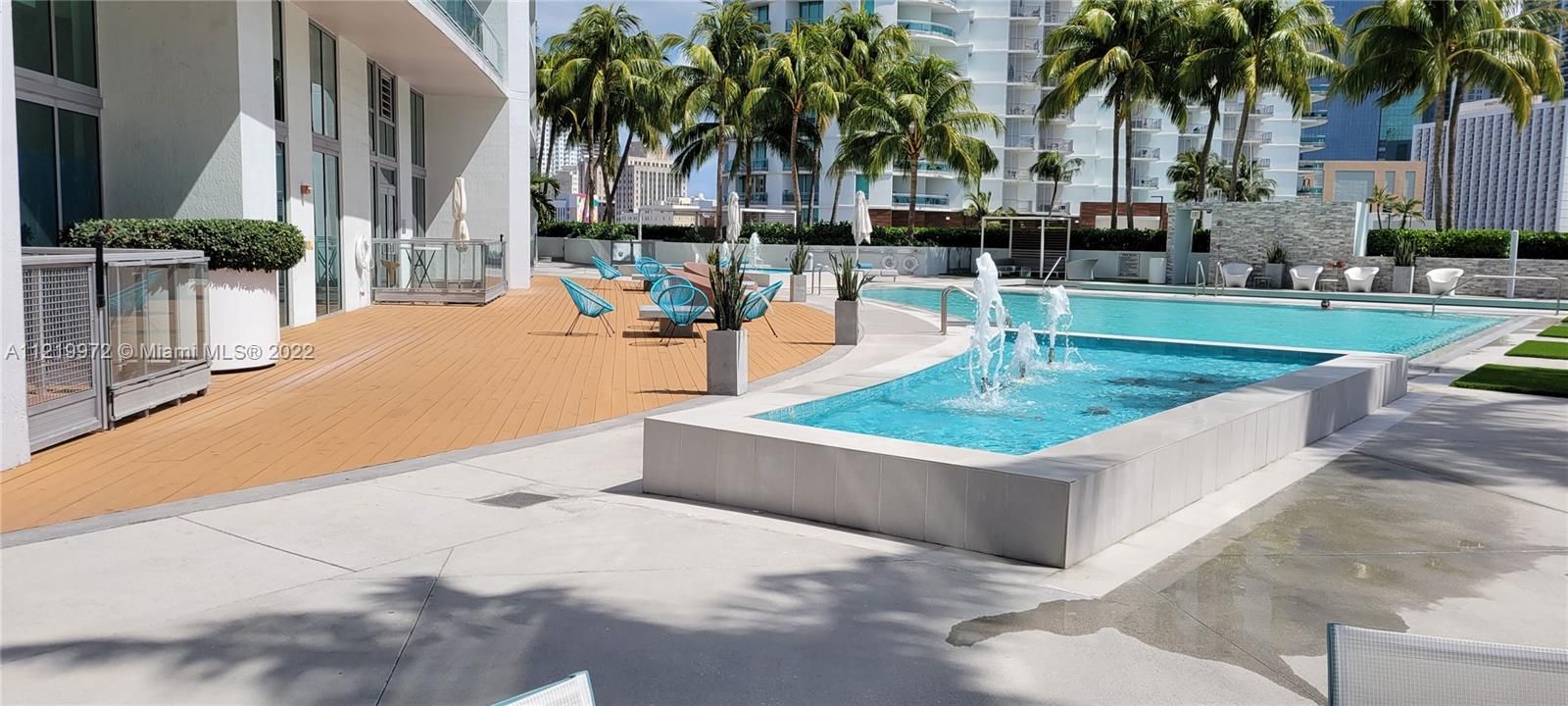 最近售出: $560,000 (2 贝兹, 2 浴室, 1079 平方英尺)