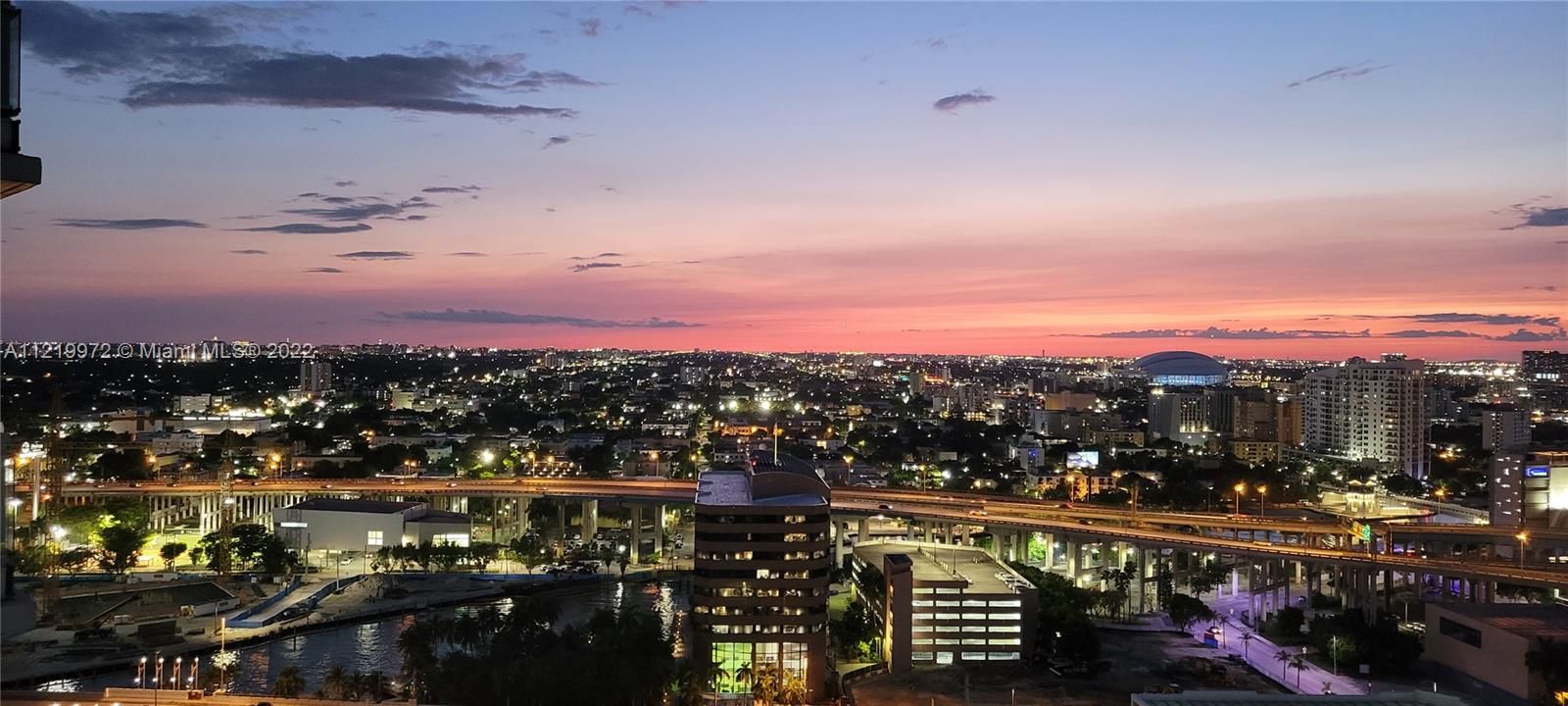 最近售出: $560,000 (2 贝兹, 2 浴室, 1079 平方英尺)