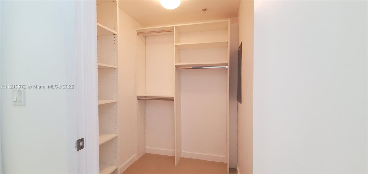 最近售出: $560,000 (2 贝兹, 2 浴室, 1079 平方英尺)