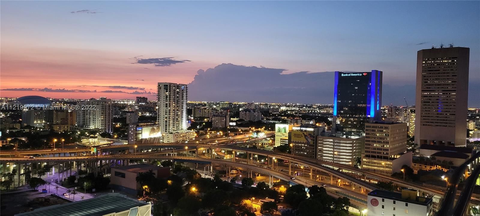 最近售出: $560,000 (2 贝兹, 2 浴室, 1079 平方英尺)