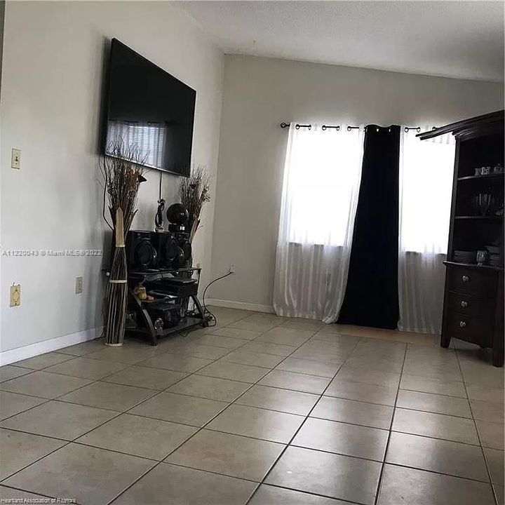 Vendido Recientemente: $225,000 (2 camas, 2 baños, 1152 Pies cuadrados)