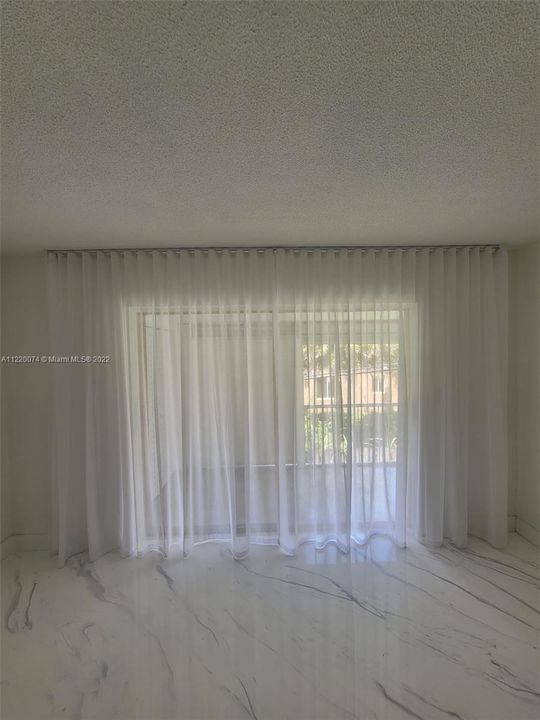 Недавно продано: $185,000 (2 спален, 2 ванн, 980 Квадратных фут)