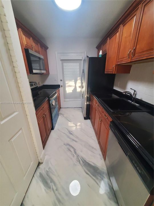 Недавно продано: $185,000 (2 спален, 2 ванн, 980 Квадратных фут)