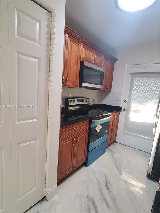 Недавно продано: $185,000 (2 спален, 2 ванн, 980 Квадратных фут)