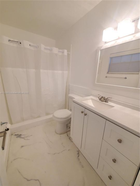 Недавно продано: $185,000 (2 спален, 2 ванн, 980 Квадратных фут)