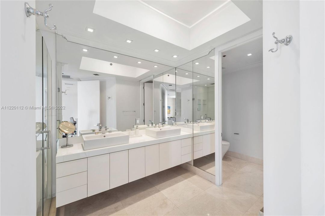 Recently Sold: $5,995,000 (2 beds, 2 baths, 1791 Square Feet)