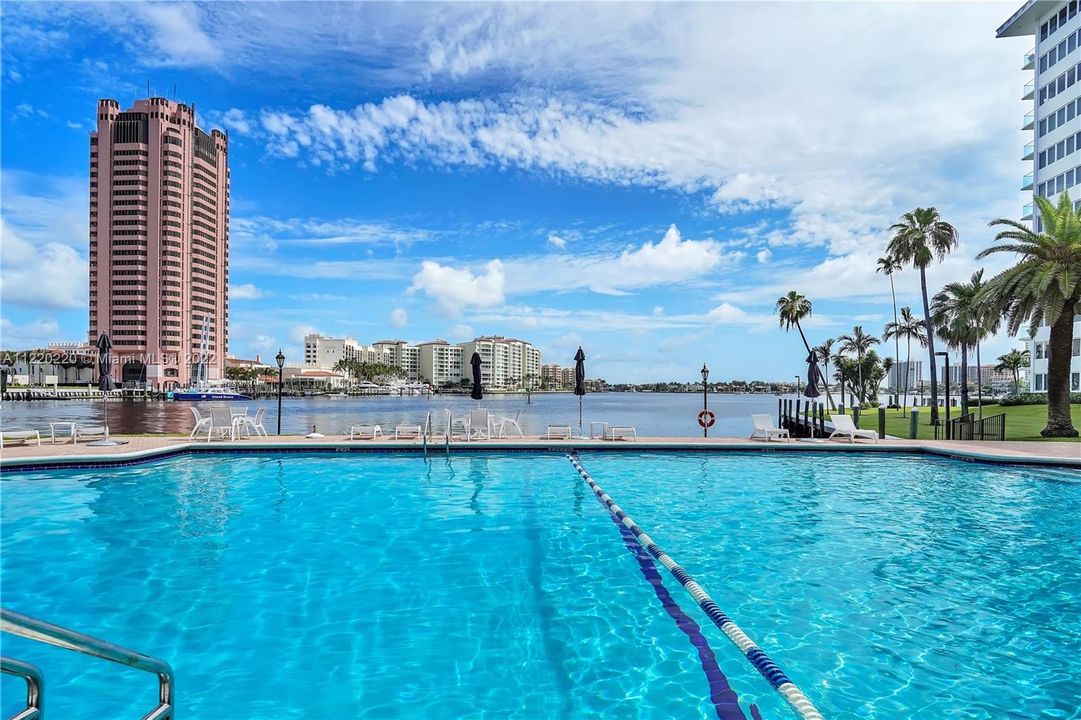 Recently Sold: $1,198,000 (2 beds, 2 baths, 1284 Square Feet)