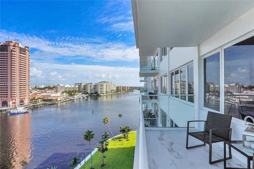 Recently Sold: $1,198,000 (2 beds, 2 baths, 1284 Square Feet)