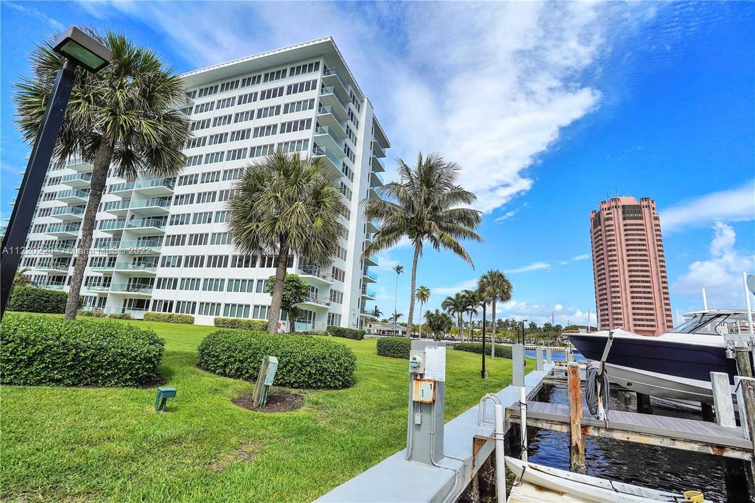 Recently Sold: $1,198,000 (2 beds, 2 baths, 1284 Square Feet)