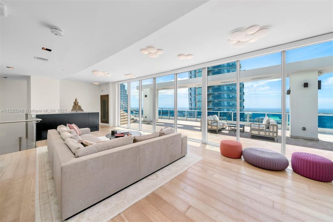 Recently Sold: $4,750,000 (3 beds, 4 baths, 4310 Square Feet)