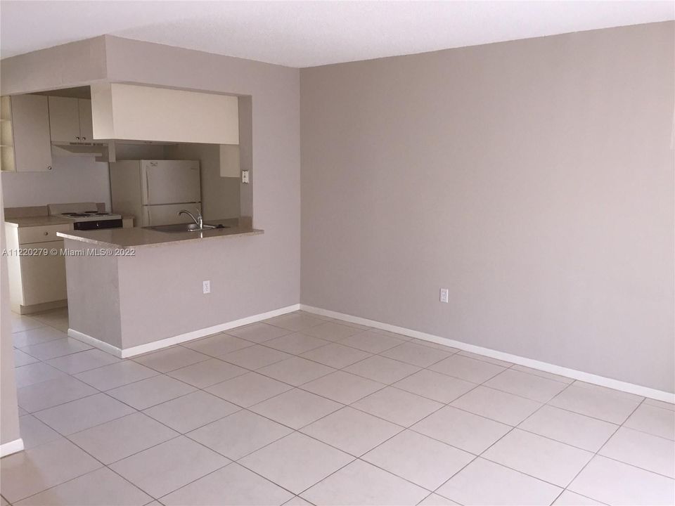 Recently Rented: $1,600 (1 beds, 1 baths, 555 Square Feet)
