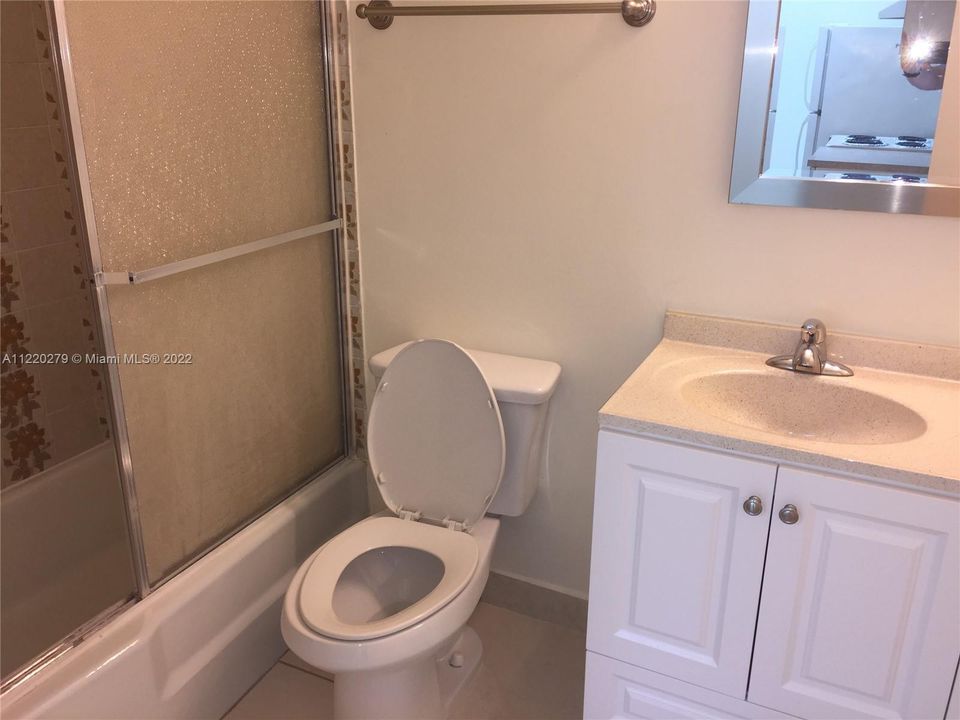 Recently Rented: $1,600 (1 beds, 1 baths, 555 Square Feet)