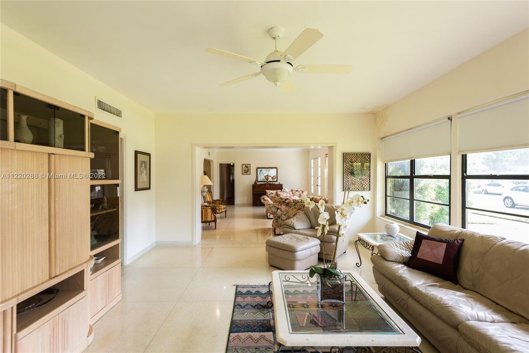 Recently Sold: $2,200,000 (3 beds, 2 baths, 2050 Square Feet)