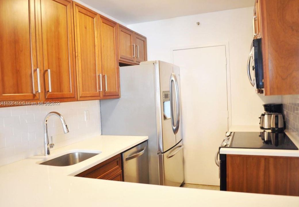 For Sale: $590,000 (1 beds, 1 baths, 675 Square Feet)