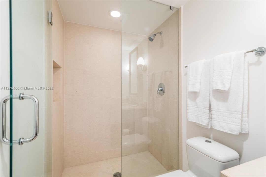 最近租的: $15,000 (2 贝兹, 2 浴室, 1290 平方英尺)