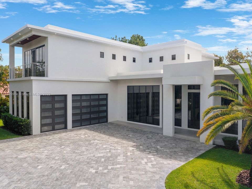 Recently Sold: $6,500,000 (5 beds, 5 baths, 5913 Square Feet)