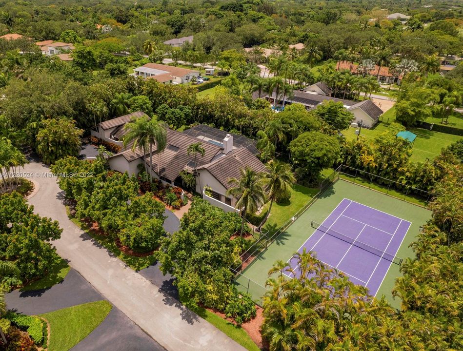 Recently Sold: $3,495,000 (5 beds, 4 baths, 4736 Square Feet)