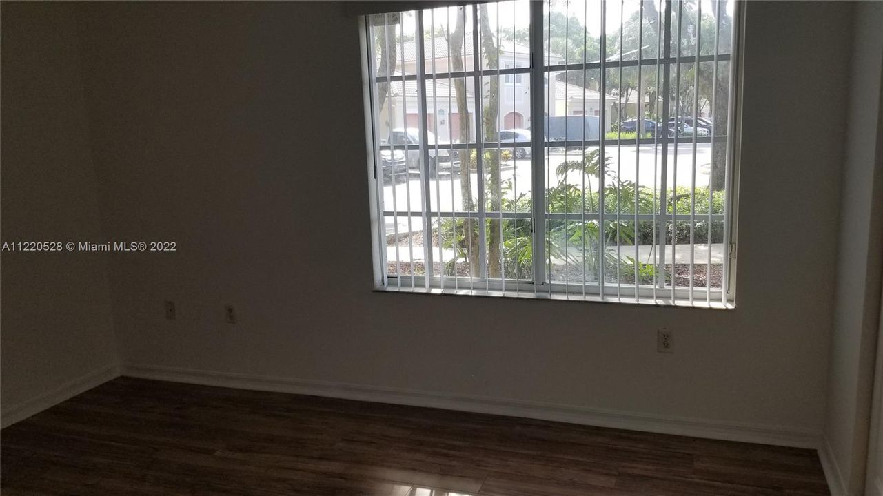 Recently Rented: $2,400 (3 beds, 2 baths, 1160 Square Feet)