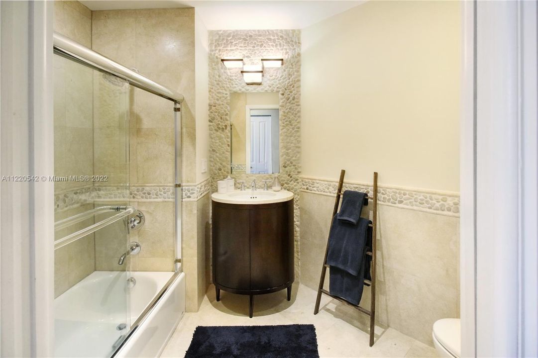 最近售出: $525,000 (2 贝兹, 2 浴室, 1447 平方英尺)