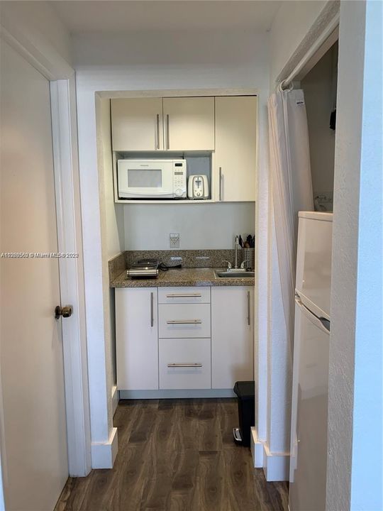 Upgraded kitchenette, granite counter and lots of storage