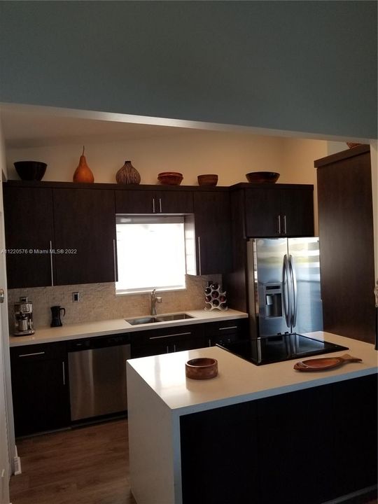 Vendido Recientemente: $335,000 (2 camas, 2 baños, 1090 Pies cuadrados)