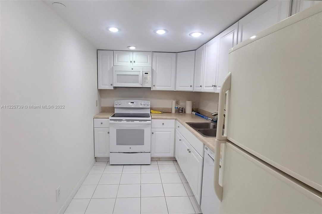 Recently Sold: $275,000 (2 beds, 2 baths, 1180 Square Feet)
