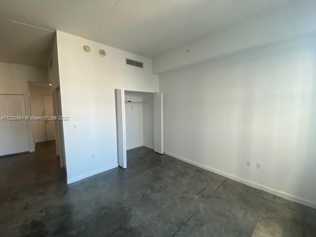 Recently Sold: $300,000 (1 beds, 1 baths, 639 Square Feet)