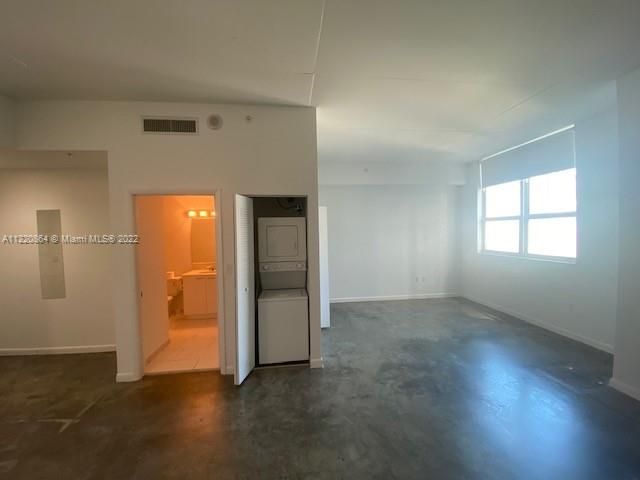 Recently Sold: $300,000 (1 beds, 1 baths, 639 Square Feet)