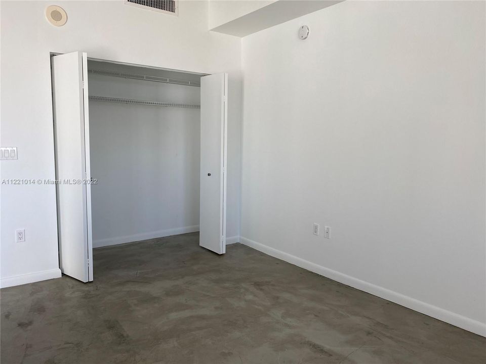 Recently Sold: $330,000 (1 beds, 1 baths, 685 Square Feet)