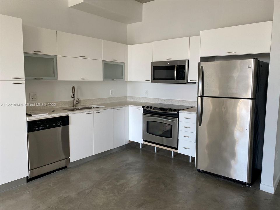 Recently Sold: $330,000 (1 beds, 1 baths, 685 Square Feet)