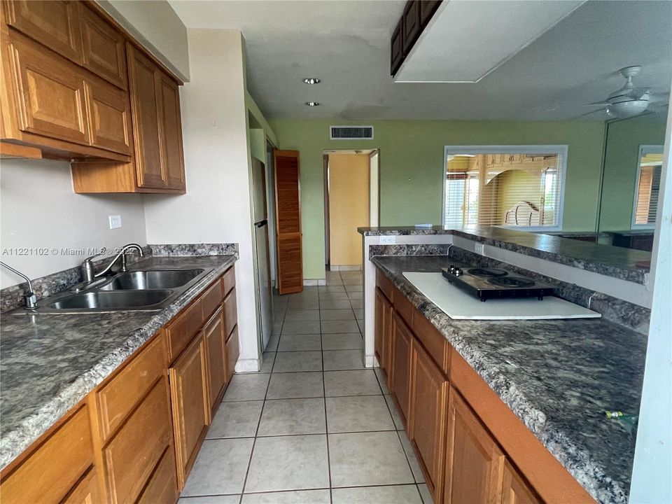 Recently Sold: $225,000 (1 beds, 1 baths, 620 Square Feet)