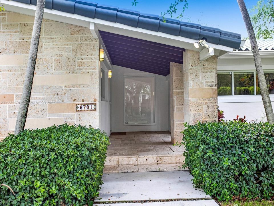 Recently Sold: $2,200,000 (4 beds, 3 baths, 2712 Square Feet)