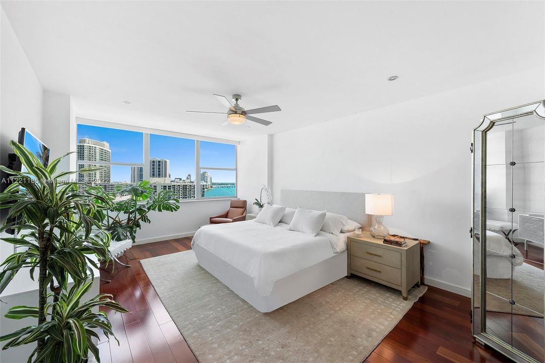 Recently Sold: $2,195,000 (2 beds, 2 baths, 1844 Square Feet)