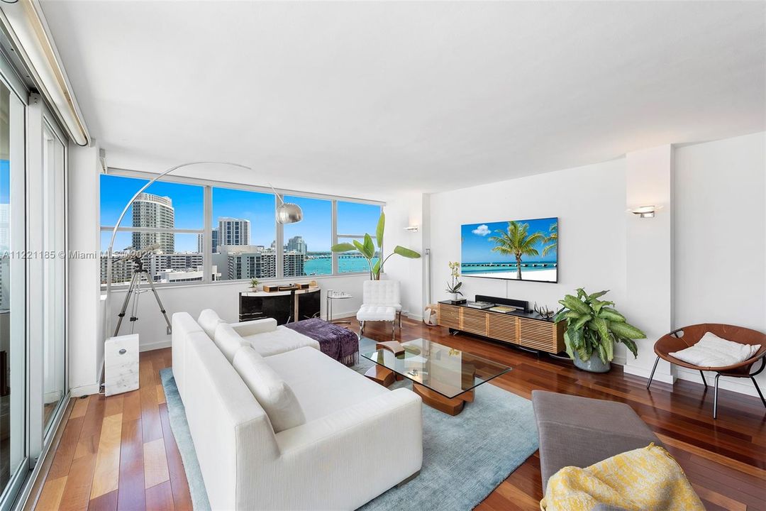 Recently Sold: $2,195,000 (2 beds, 2 baths, 1844 Square Feet)